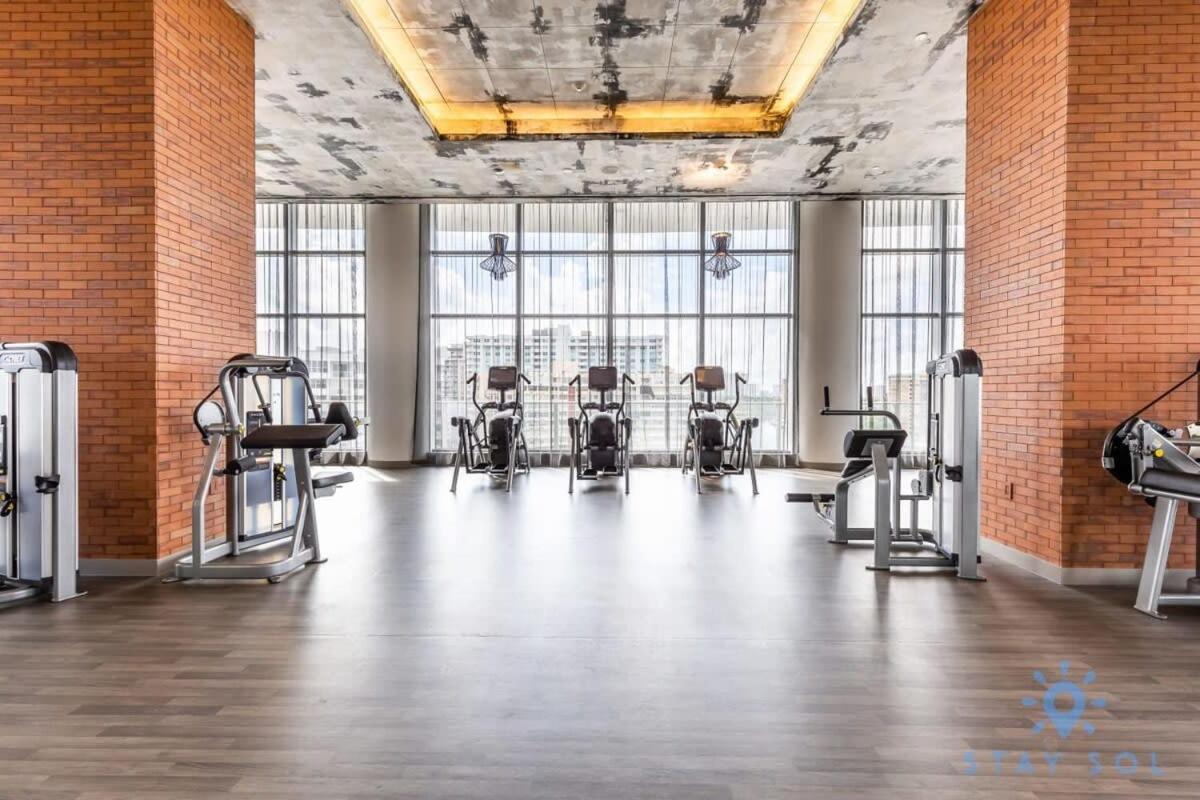Luxury Amenities, Infinity Pool, Gym, Hot Tub Apartment ฮอลลีวูด ภายนอก รูปภาพ