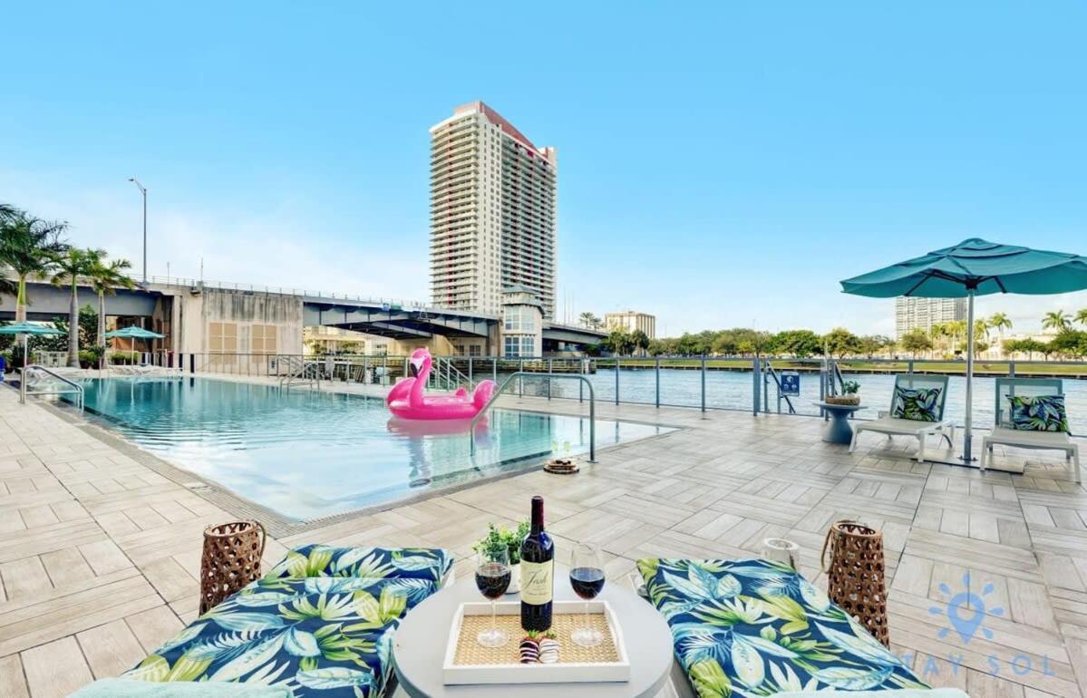 Luxury Amenities, Infinity Pool, Gym, Hot Tub Apartment ฮอลลีวูด ภายนอก รูปภาพ