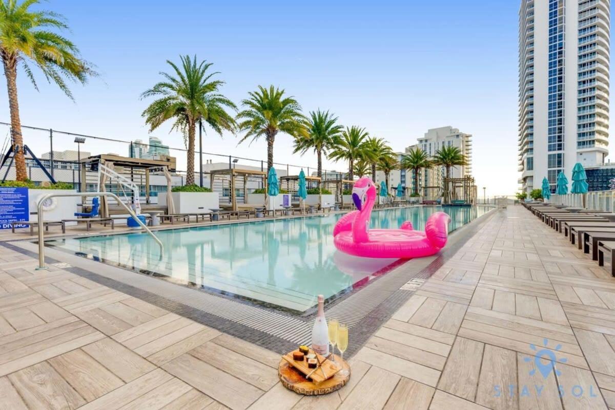 Luxury Amenities, Infinity Pool, Gym, Hot Tub Apartment ฮอลลีวูด ภายนอก รูปภาพ
