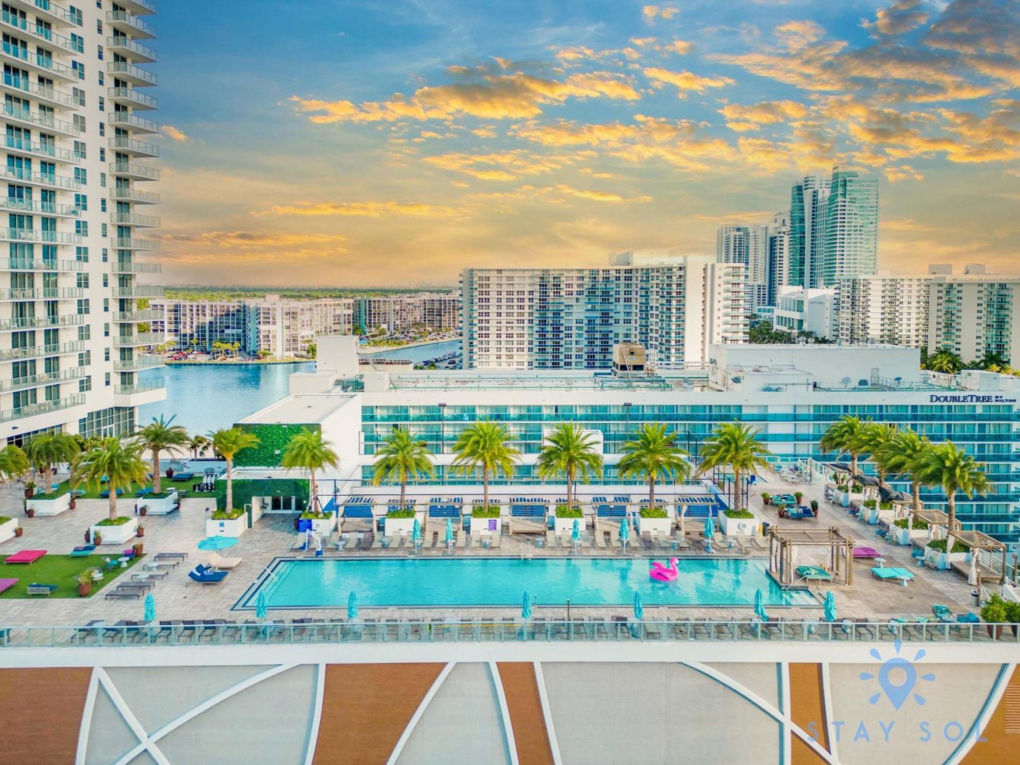 Luxury Amenities, Infinity Pool, Gym, Hot Tub Apartment ฮอลลีวูด ภายนอก รูปภาพ